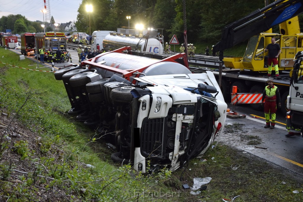 VU Gefahrgut LKW umgestuerzt A 4 Rich Koeln Hoehe AS Gummersbach P399.JPG - Miklos Laubert